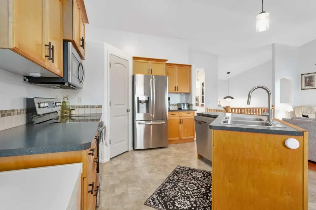 70 Garden Road Lacombe AB T4L2P1