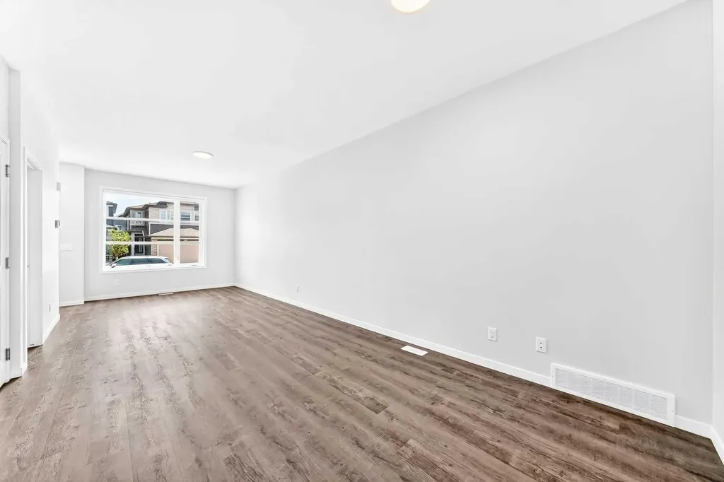 41 Corner Glen Row NE Calgary AB T3N 1B9