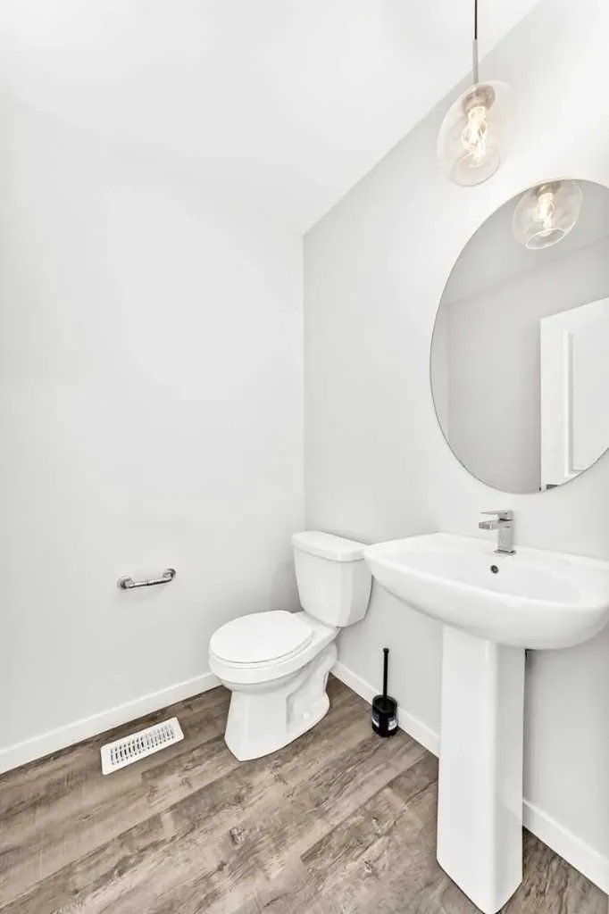 41 Corner Glen Row NE Calgary AB T3N 1B9