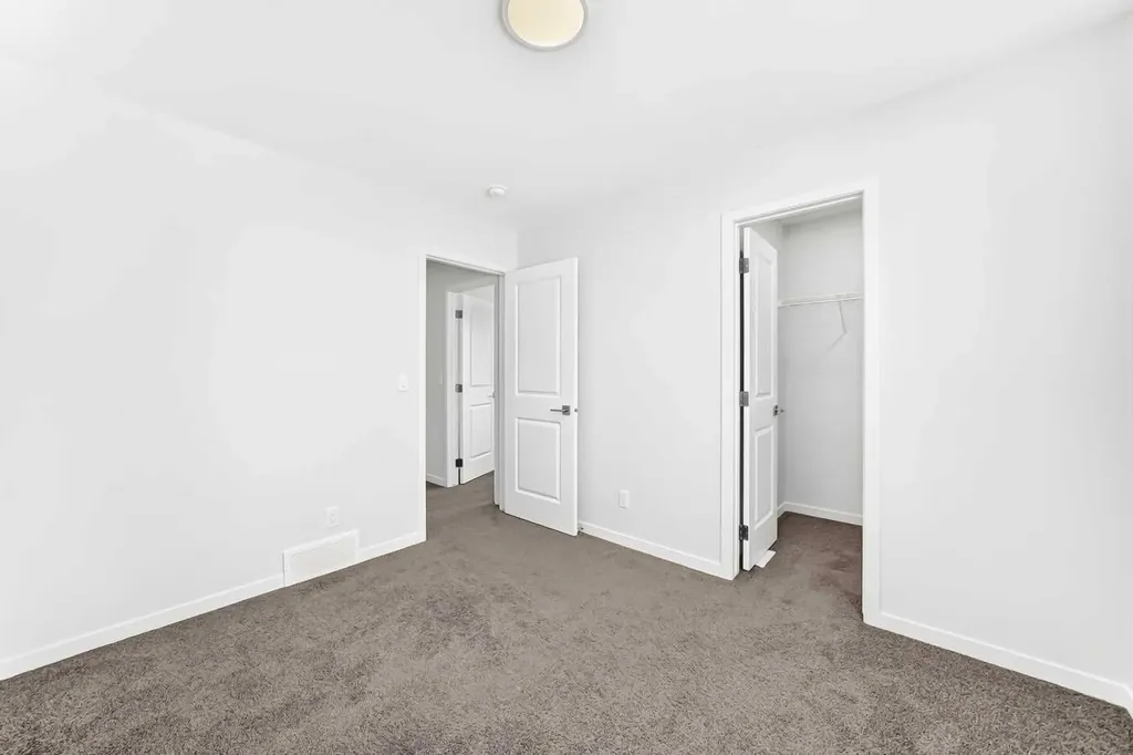 41 Corner Glen Row NE Calgary AB T3N 1B9
