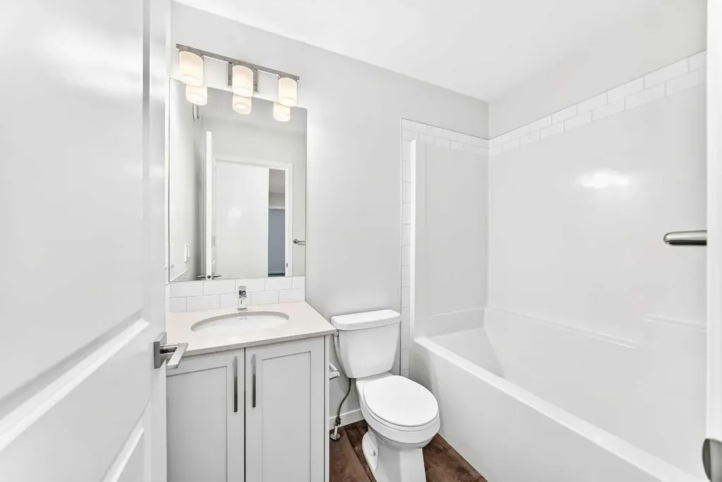 41 Corner Glen Row NE Calgary AB T3N 1B9