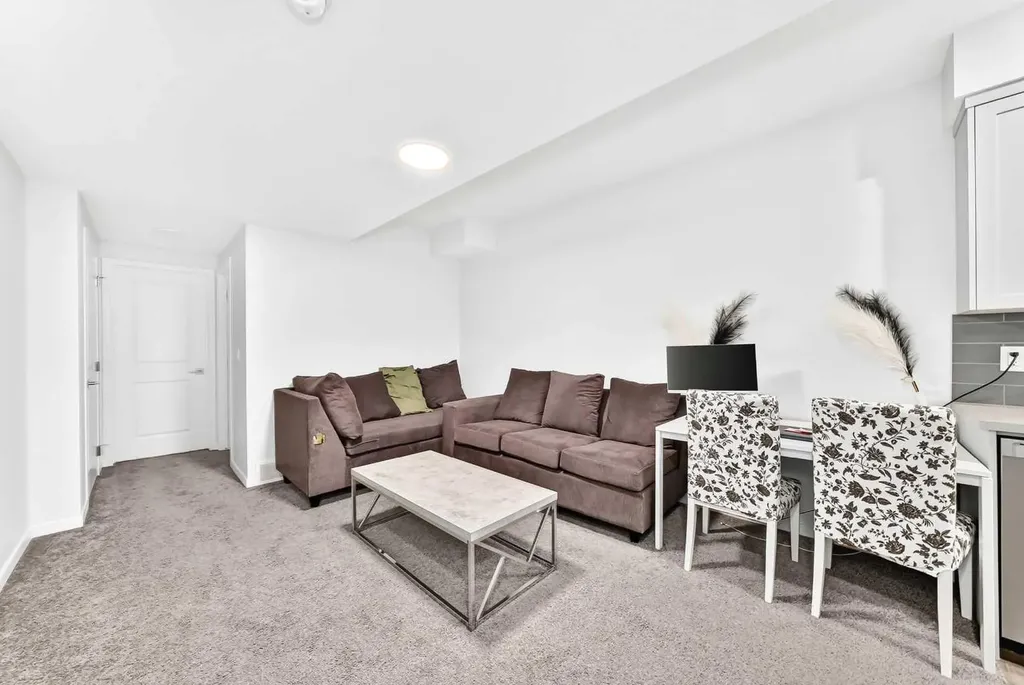 41 Corner Glen Row NE Calgary AB T3N 1B9