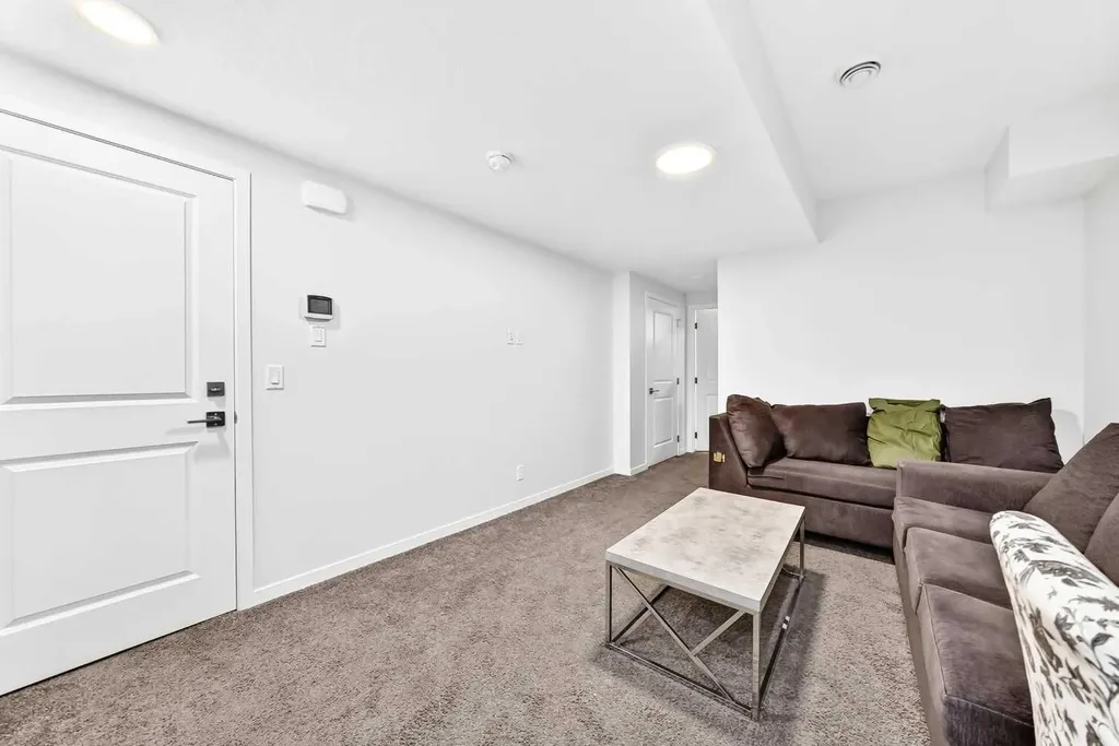 41 Corner Glen Row NE Calgary AB T3N 1B9