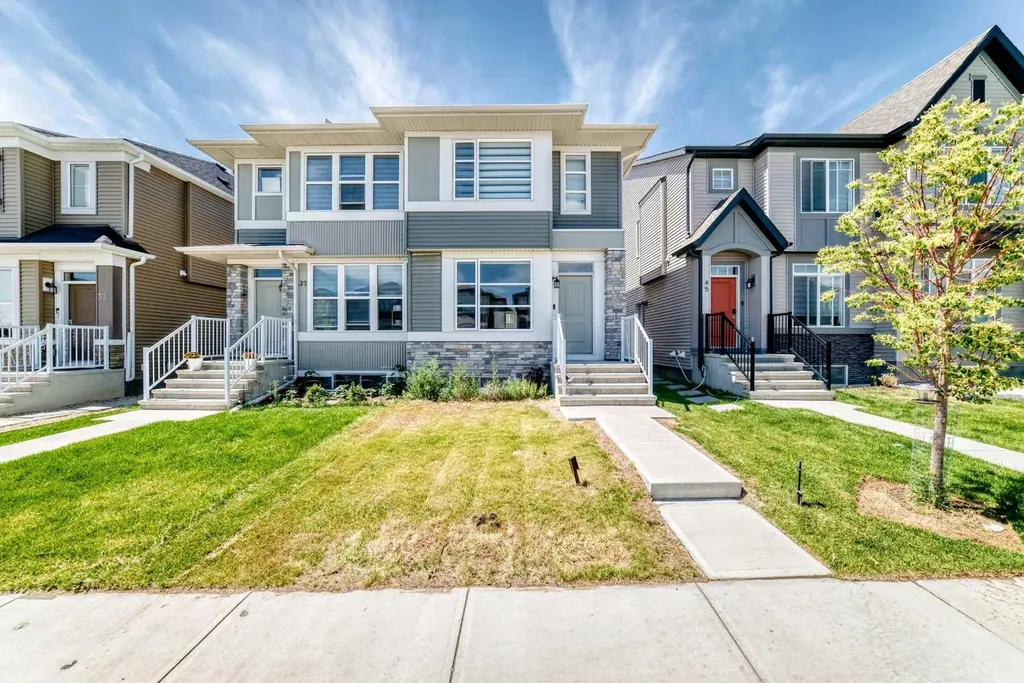 41 Corner Glen Row NE Calgary AB T3N 1B9