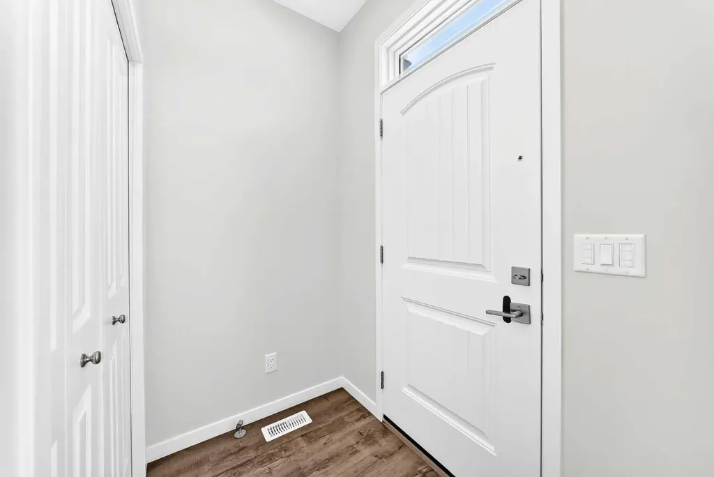 41 Corner Glen Row NE Calgary AB T3N 1B9