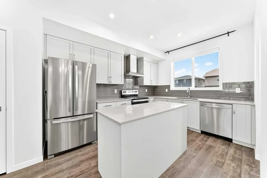 41 Corner Glen Row NE Calgary AB T3N 1B9