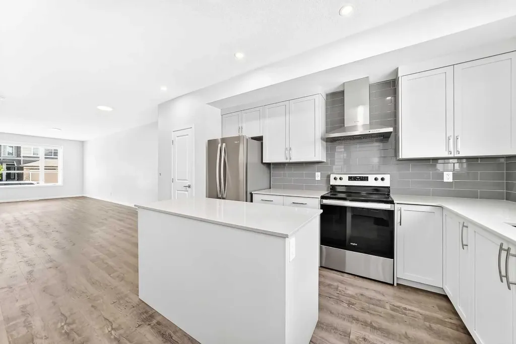 41 Corner Glen Row NE Calgary AB T3N 1B9
