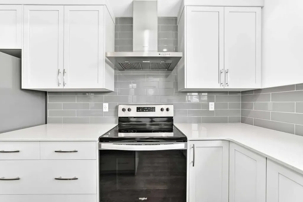 41 Corner Glen Row NE Calgary AB T3N 1B9
