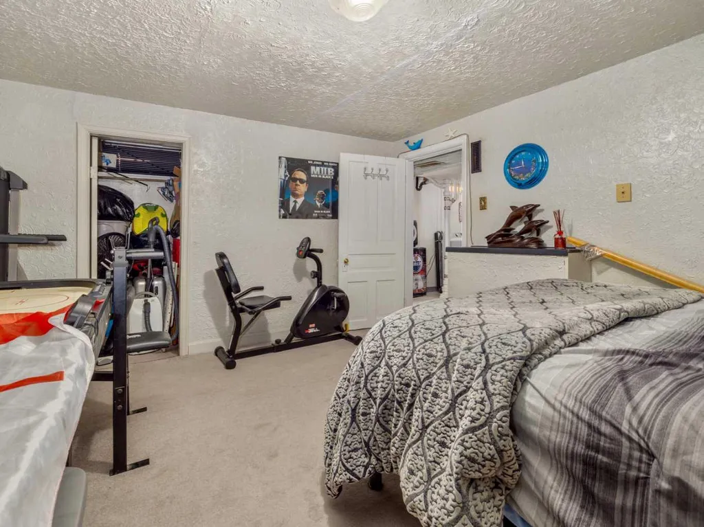 239 19 Street N Lethbridge AB T1H 3J9