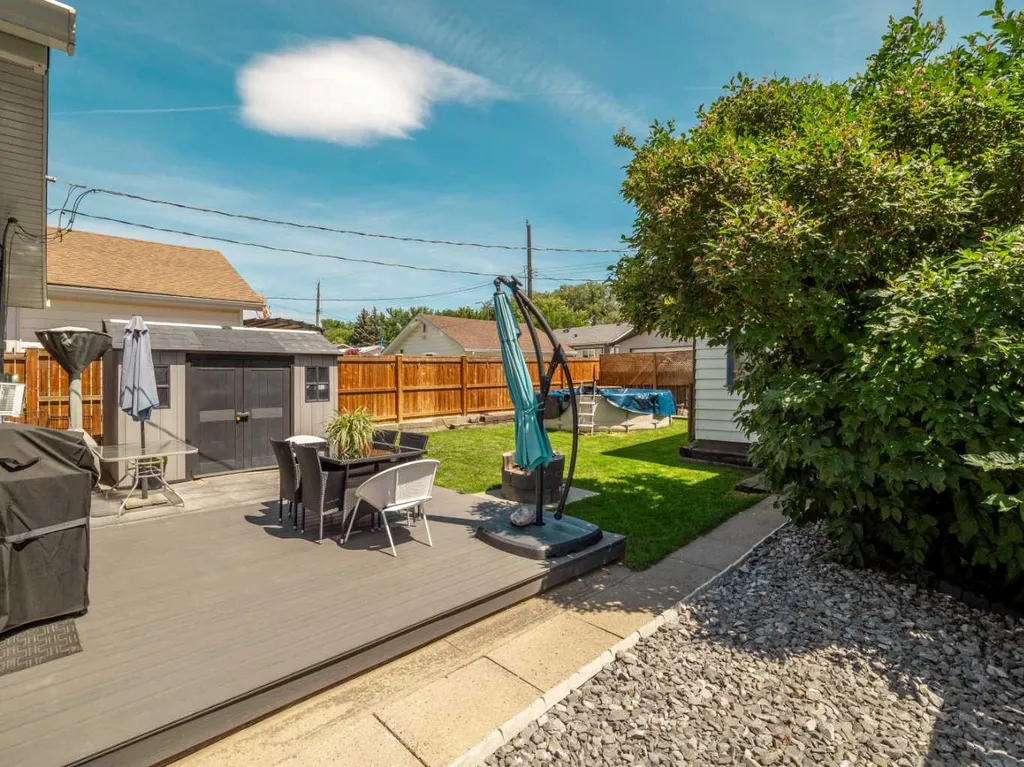 239 19 Street N Lethbridge AB T1H 3J9