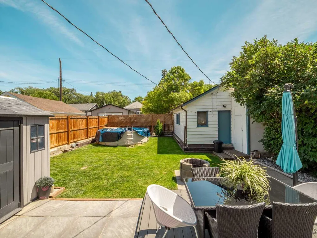 239 19 Street N Lethbridge AB T1H 3J9