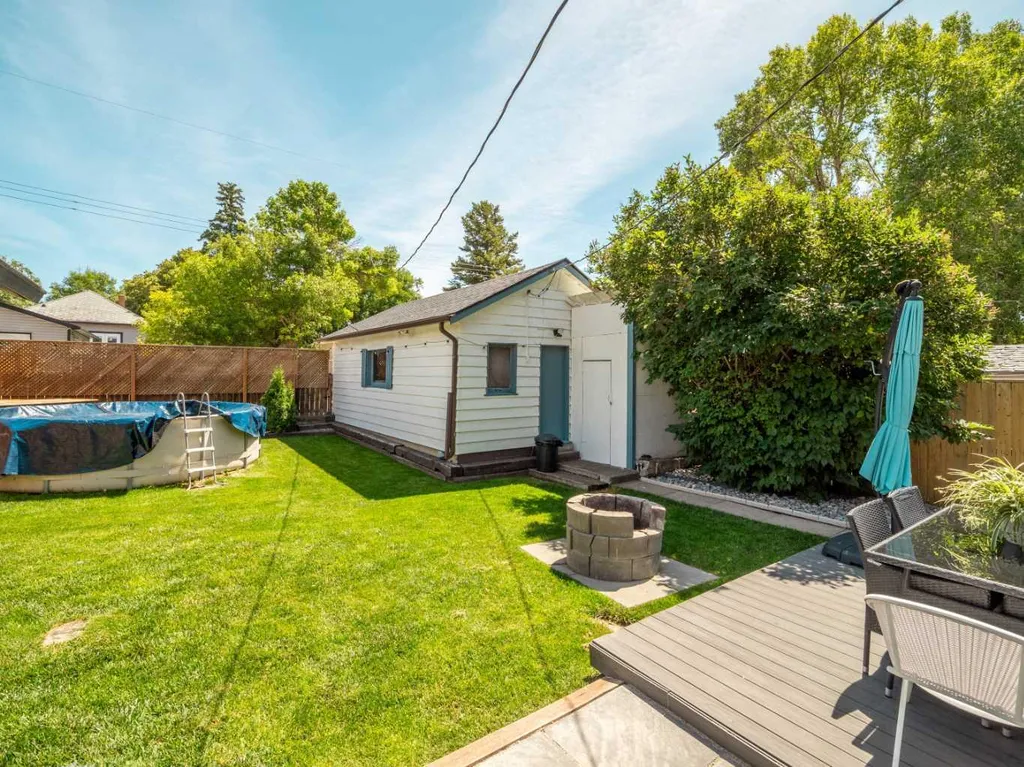 239 19 Street N Lethbridge AB T1H 3J9