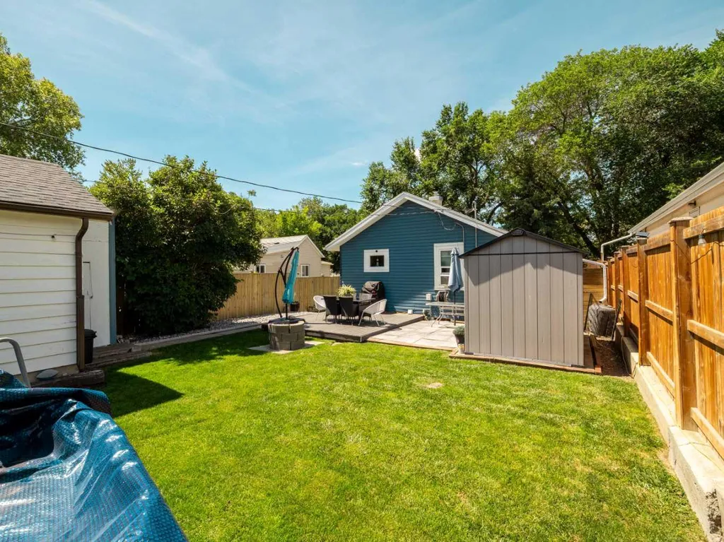 239 19 Street N Lethbridge AB T1H 3J9