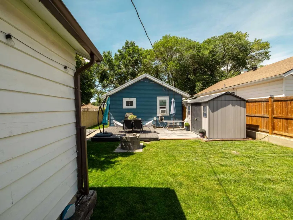 239 19 Street N Lethbridge AB T1H 3J9