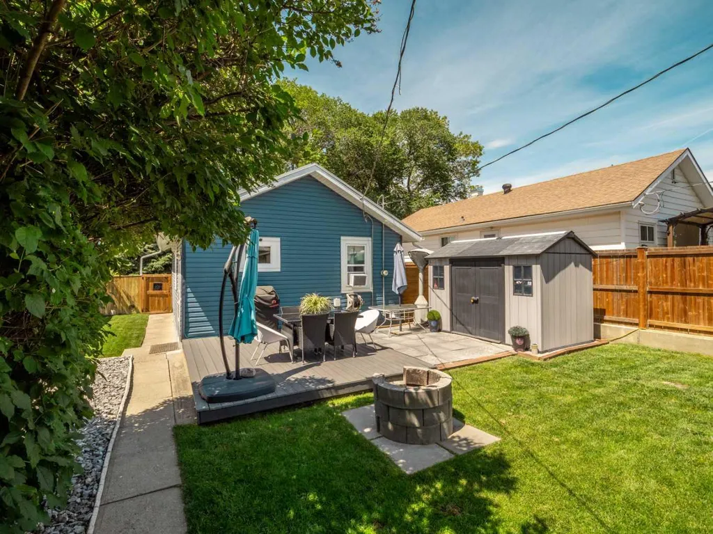 239 19 Street N Lethbridge AB T1H 3J9