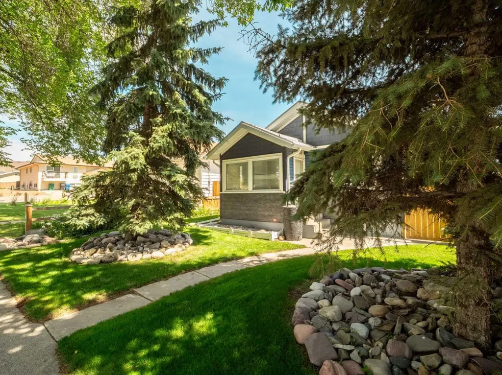 239 19 Street N Lethbridge AB T1H 3J9