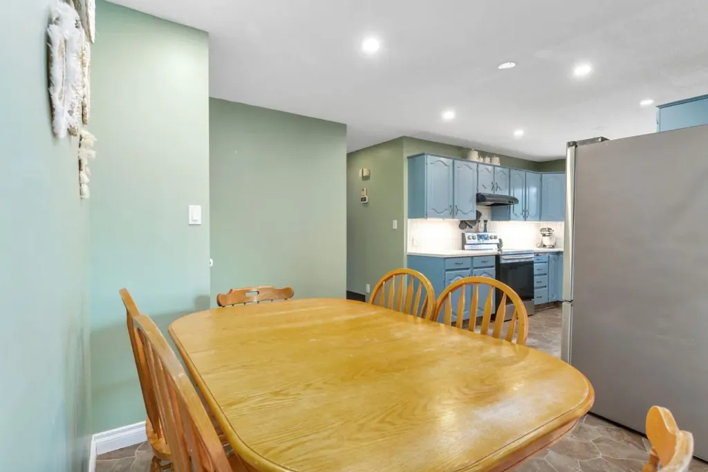 5215 52 Avenue Eckville AB T0M 0X0