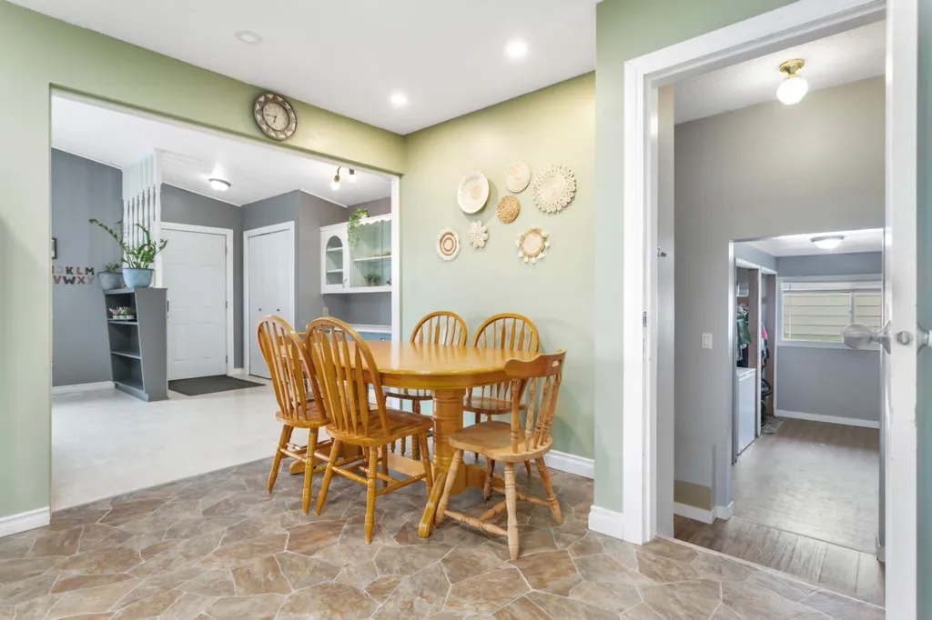 5215 52 Avenue Eckville AB T0M 0X0