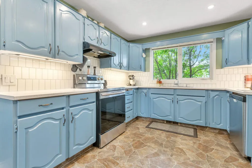 5215 52 Avenue Eckville AB T0M 0X0