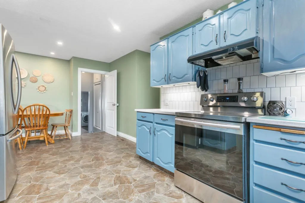 5215 52 Avenue Eckville AB T0M 0X0