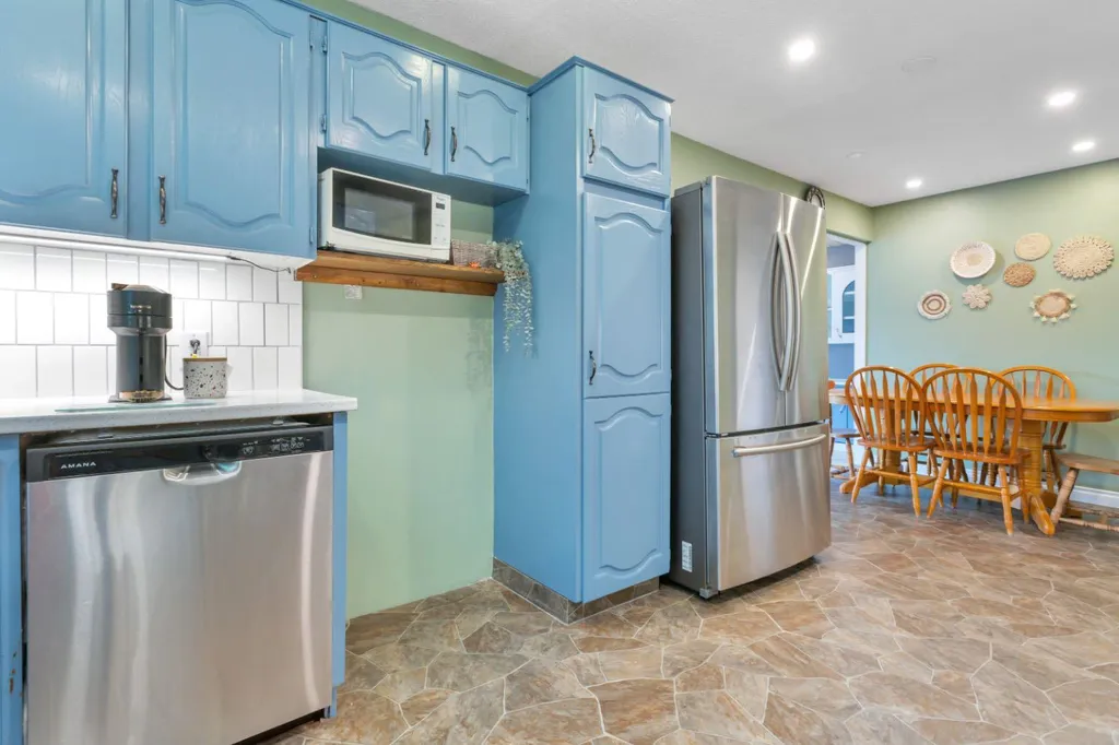 5215 52 Avenue Eckville AB T0M 0X0