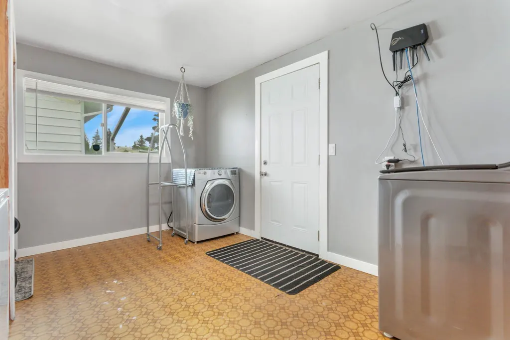 5215 52 Avenue Eckville AB T0M 0X0