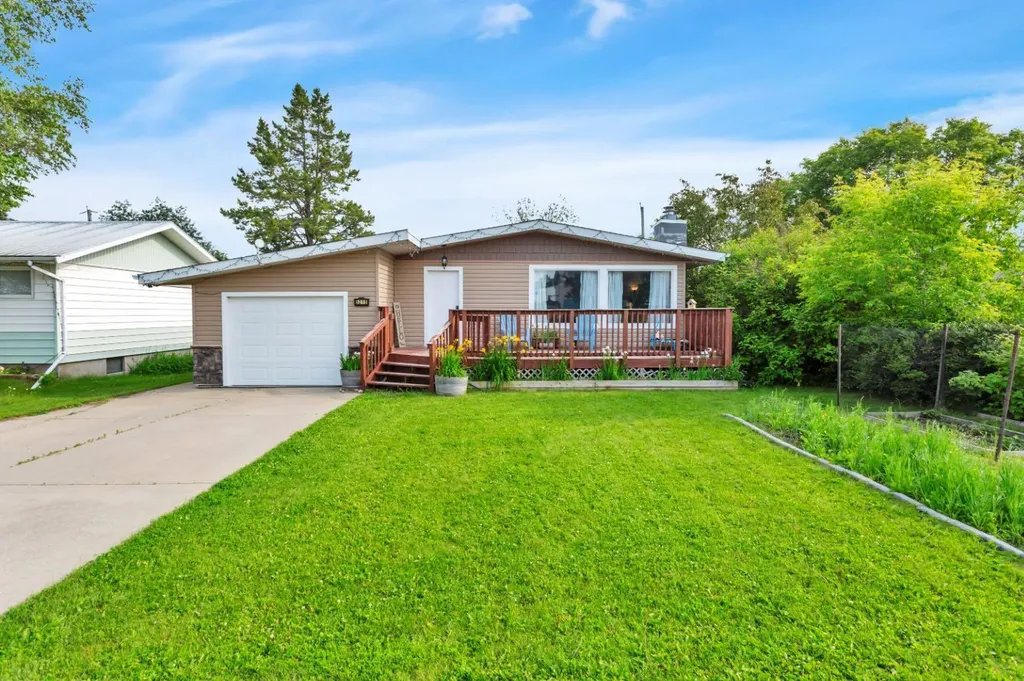 5215 52 Avenue Eckville AB T0M 0X0