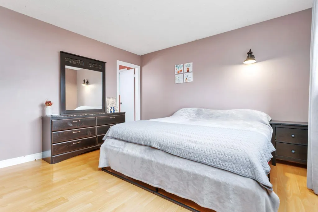 5215 52 Avenue Eckville AB T0M 0X0