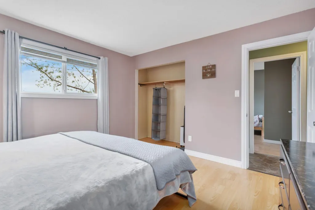 5215 52 Avenue Eckville AB T0M 0X0