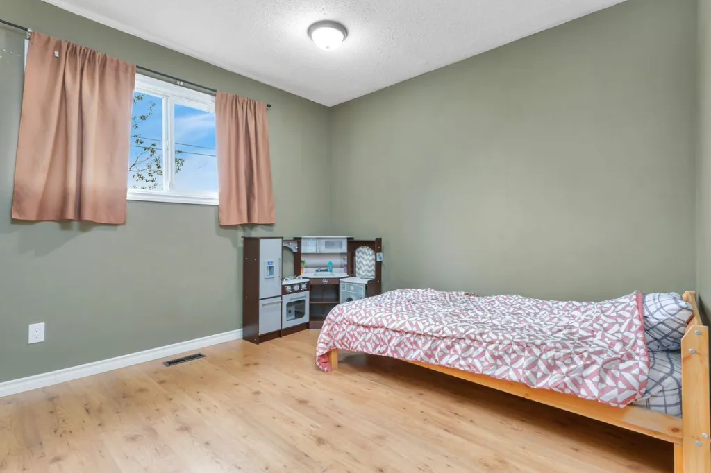 5215 52 Avenue Eckville AB T0M 0X0