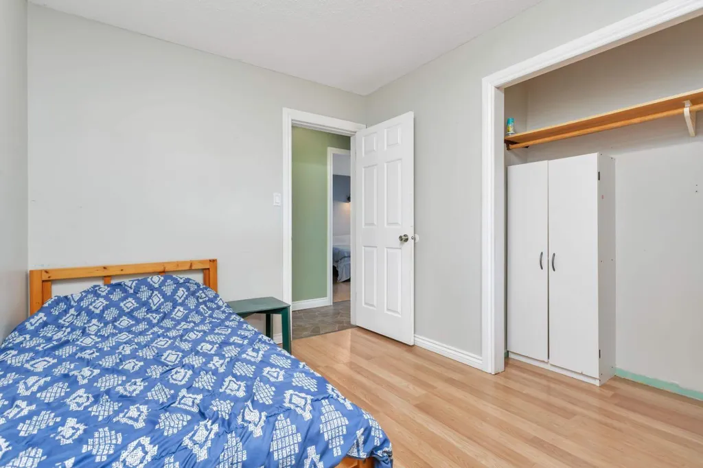 5215 52 Avenue Eckville AB T0M 0X0