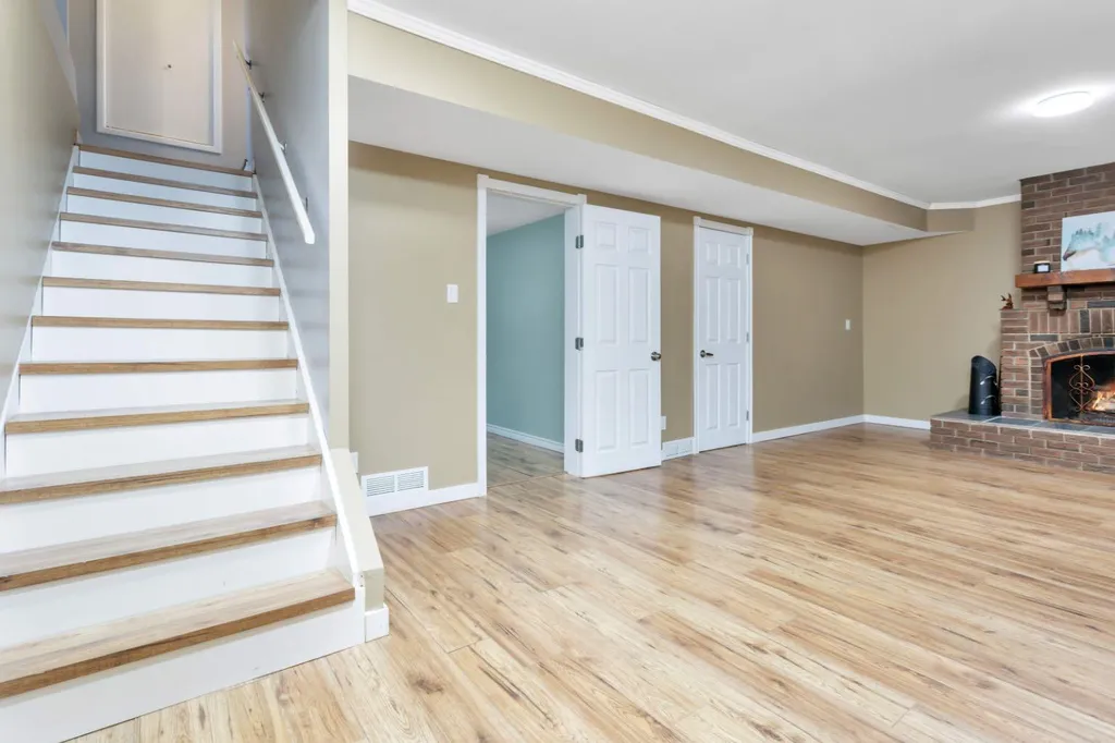 5215 52 Avenue Eckville AB T0M 0X0