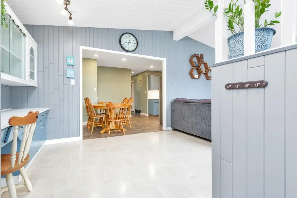 5215 52 Avenue Eckville AB T0M 0X0