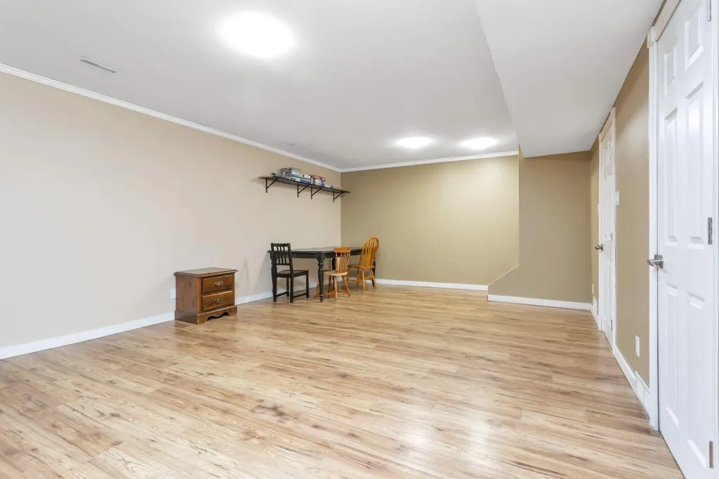 5215 52 Avenue Eckville AB T0M 0X0