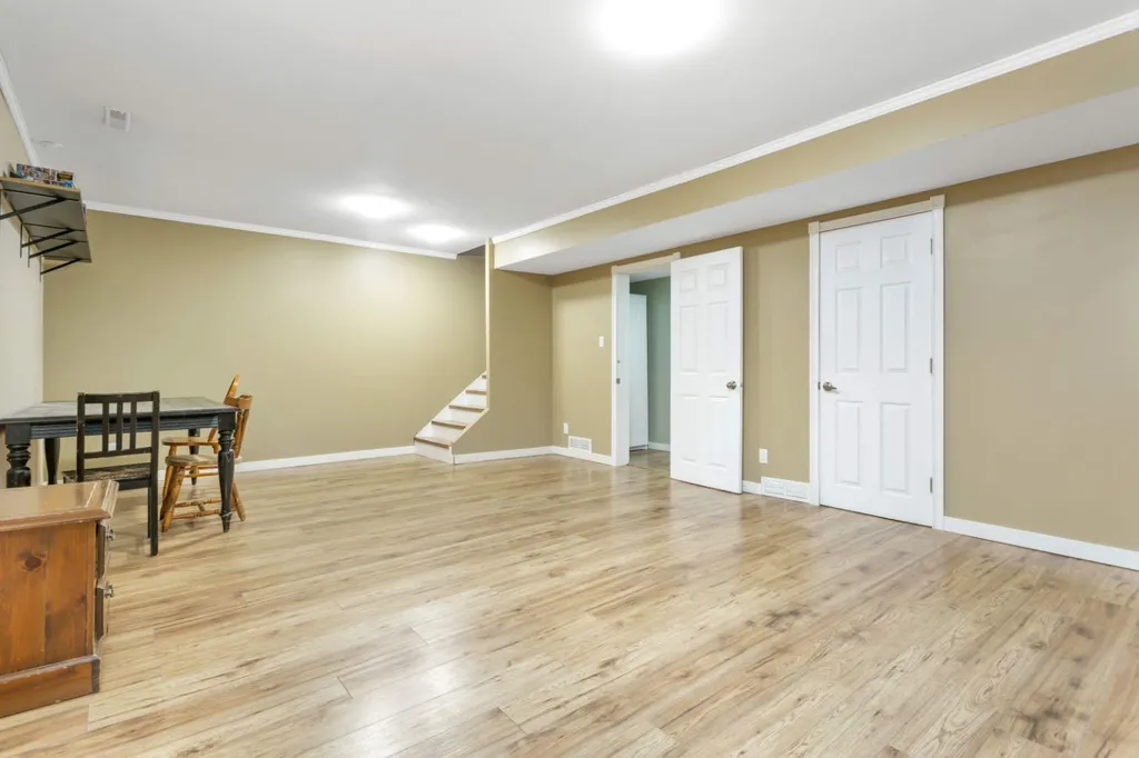 5215 52 Avenue Eckville AB T0M 0X0