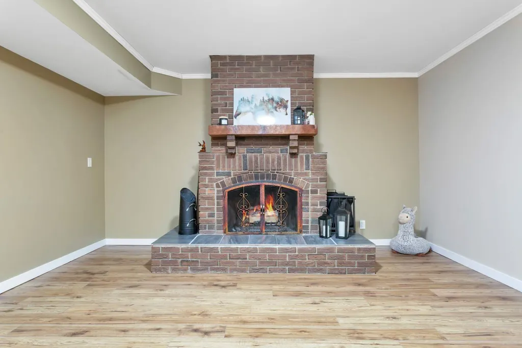 5215 52 Avenue Eckville AB T0M 0X0