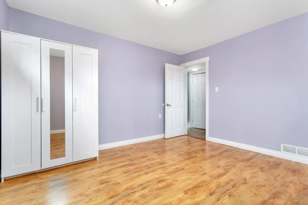 5215 52 Avenue Eckville AB T0M 0X0