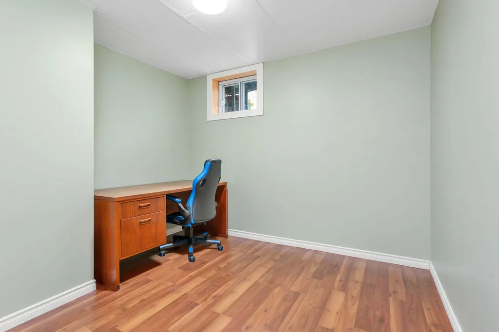 5215 52 Avenue Eckville AB T0M 0X0