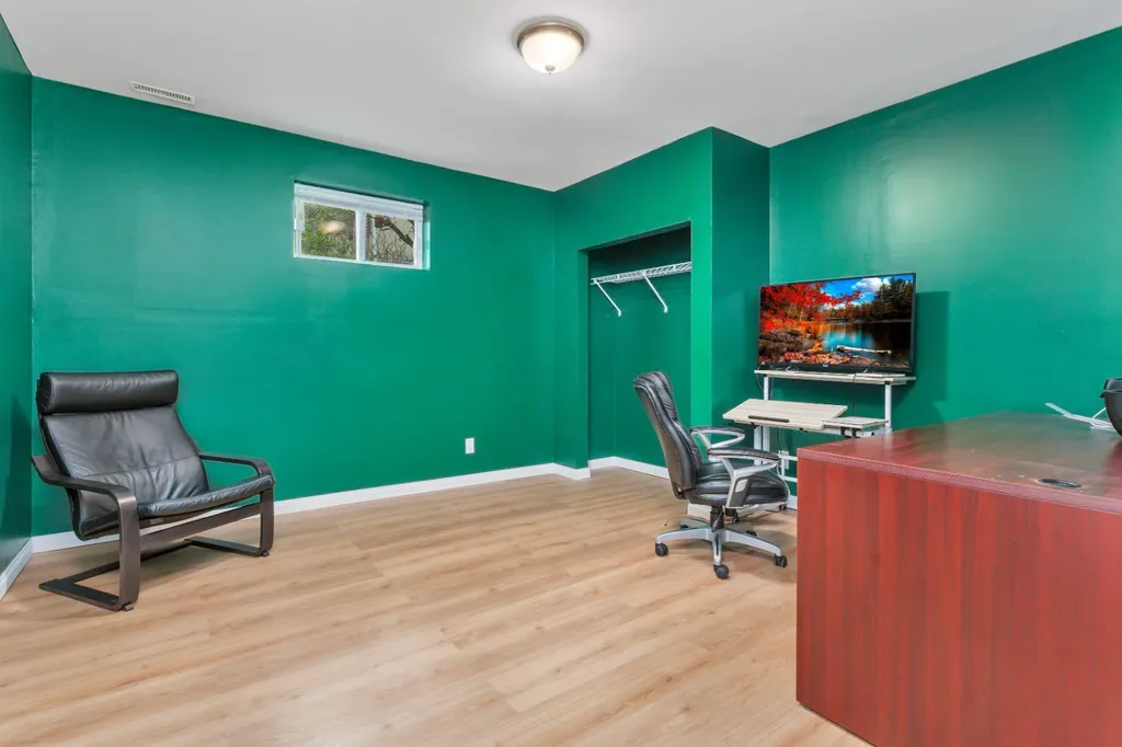 5215 52 Avenue Eckville AB T0M 0X0