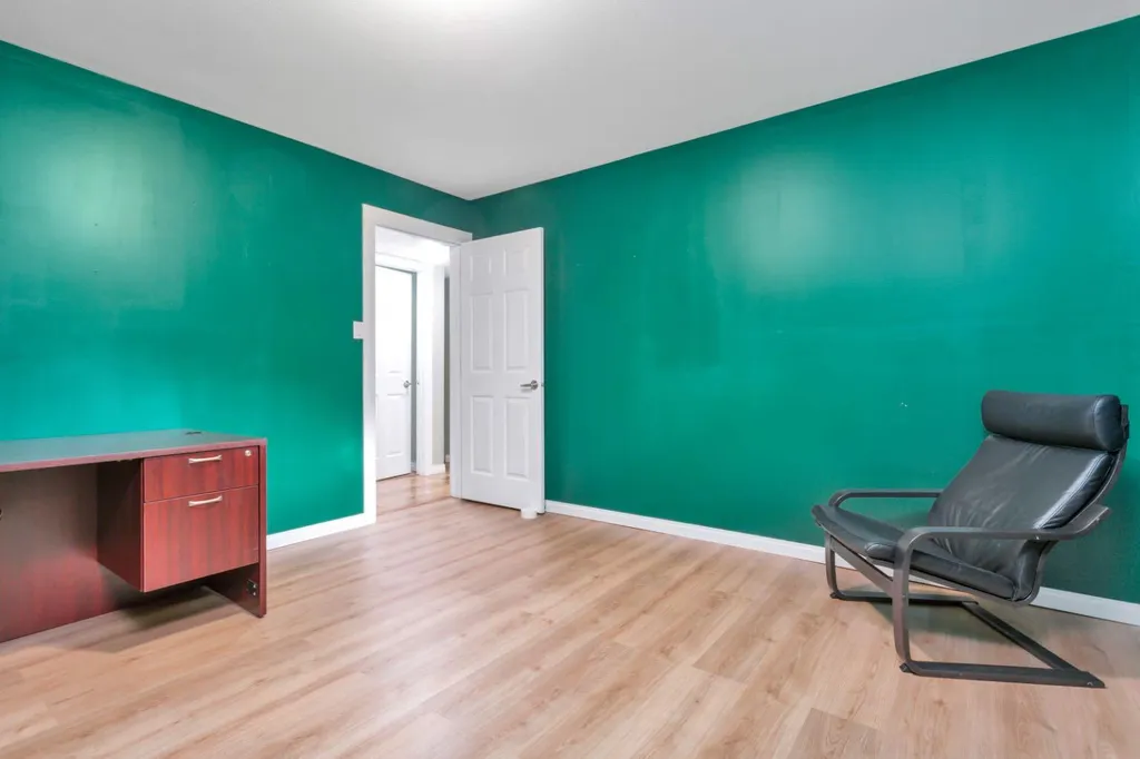 5215 52 Avenue Eckville AB T0M 0X0