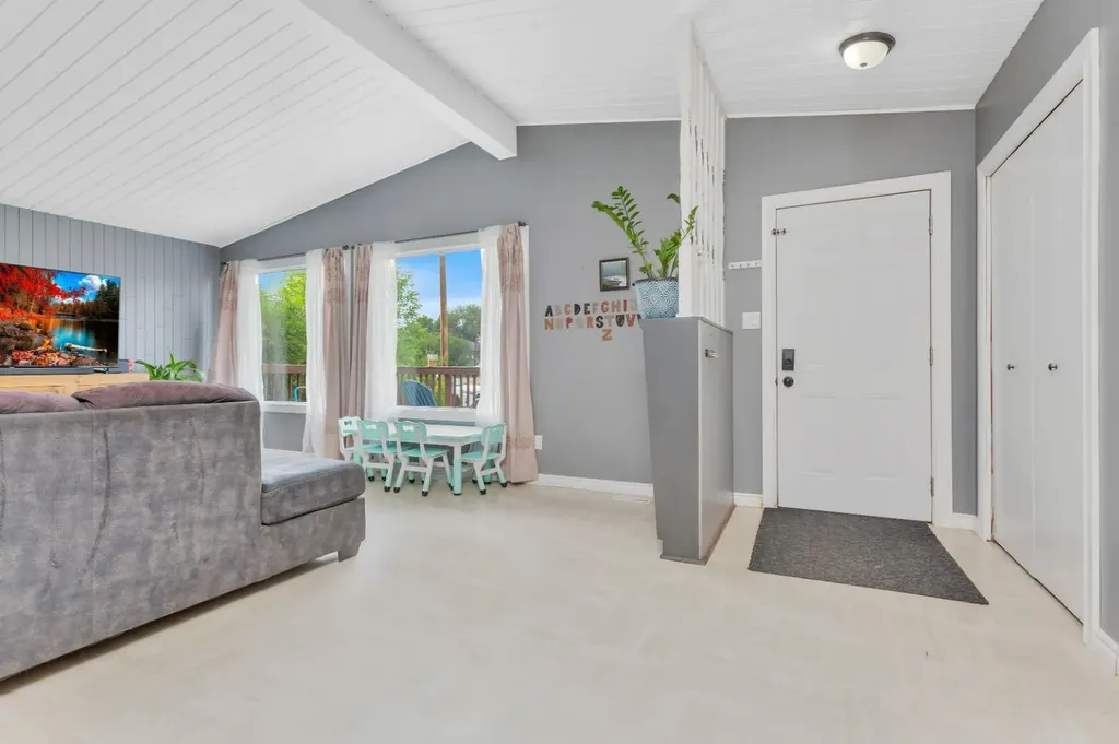 5215 52 Avenue Eckville AB T0M 0X0