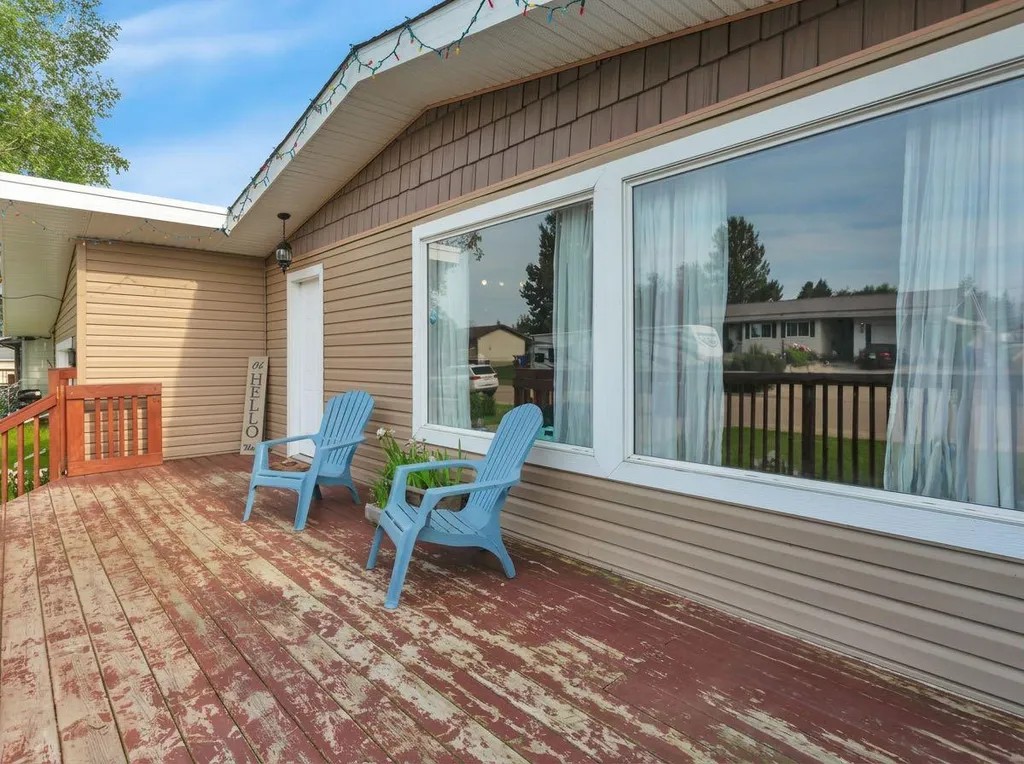 5215 52 Avenue Eckville AB T0M 0X0