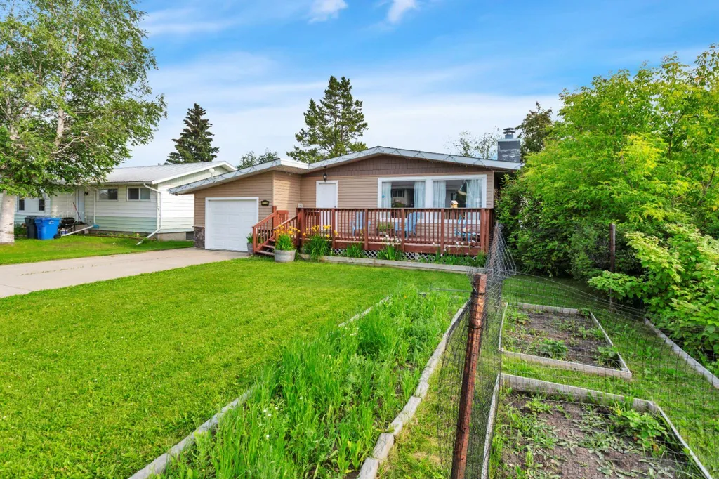 5215 52 Avenue Eckville AB T0M 0X0