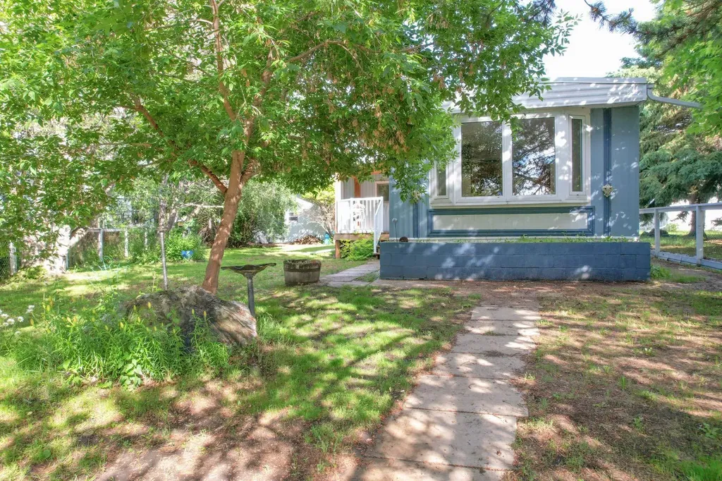 #8 48a Street Close Alix AB T0C 0B0