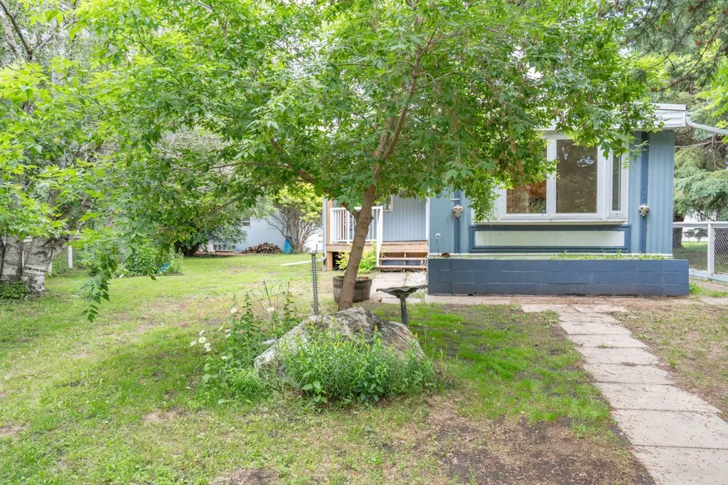 #8 48a Street Close Alix AB T0C 0B0