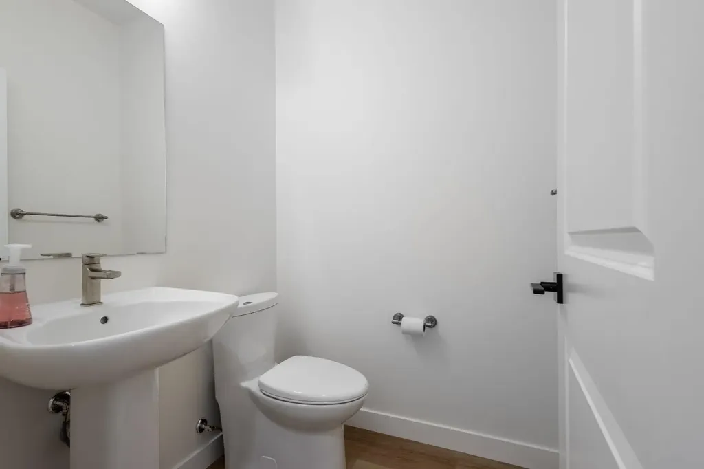 53 Versant Point SW Calgary AB T2Y0X1