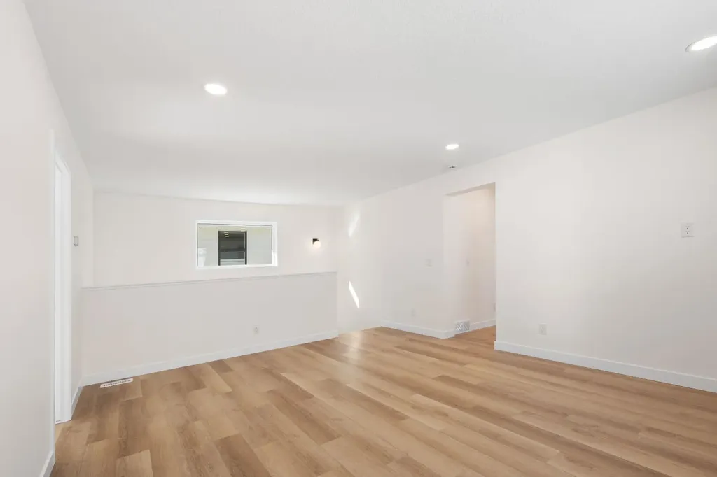 53 Versant Point SW Calgary AB T2Y0X1