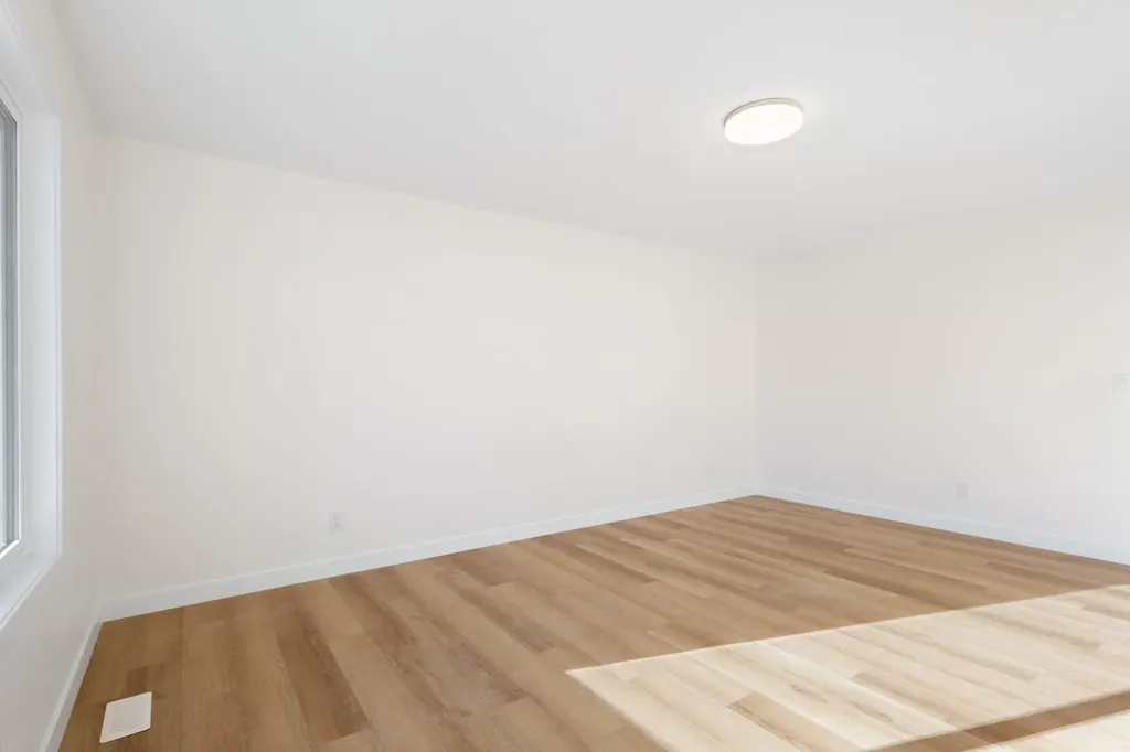 53 Versant Point SW Calgary AB T2Y0X1