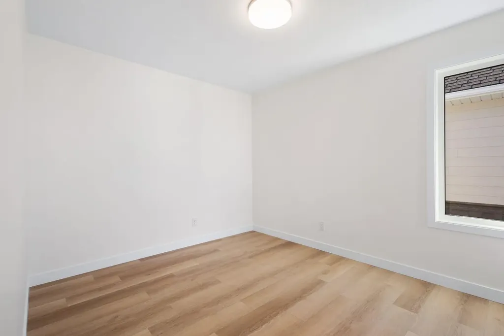 53 Versant Point SW Calgary AB T2Y0X1