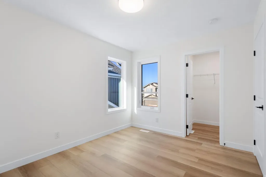 53 Versant Point SW Calgary AB T2Y0X1